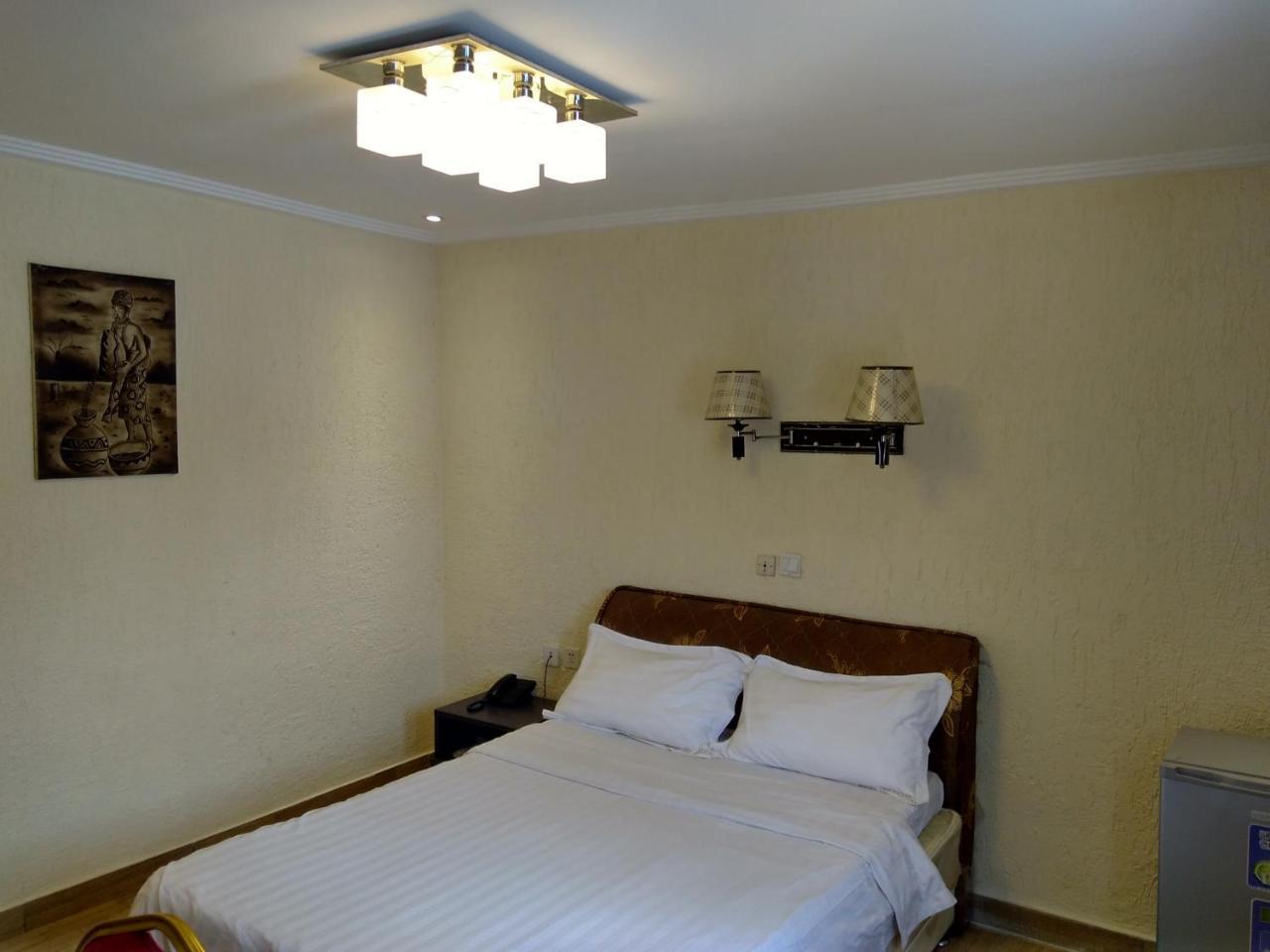 Hotel Des Jardins Abidżan Zewnętrze zdjęcie